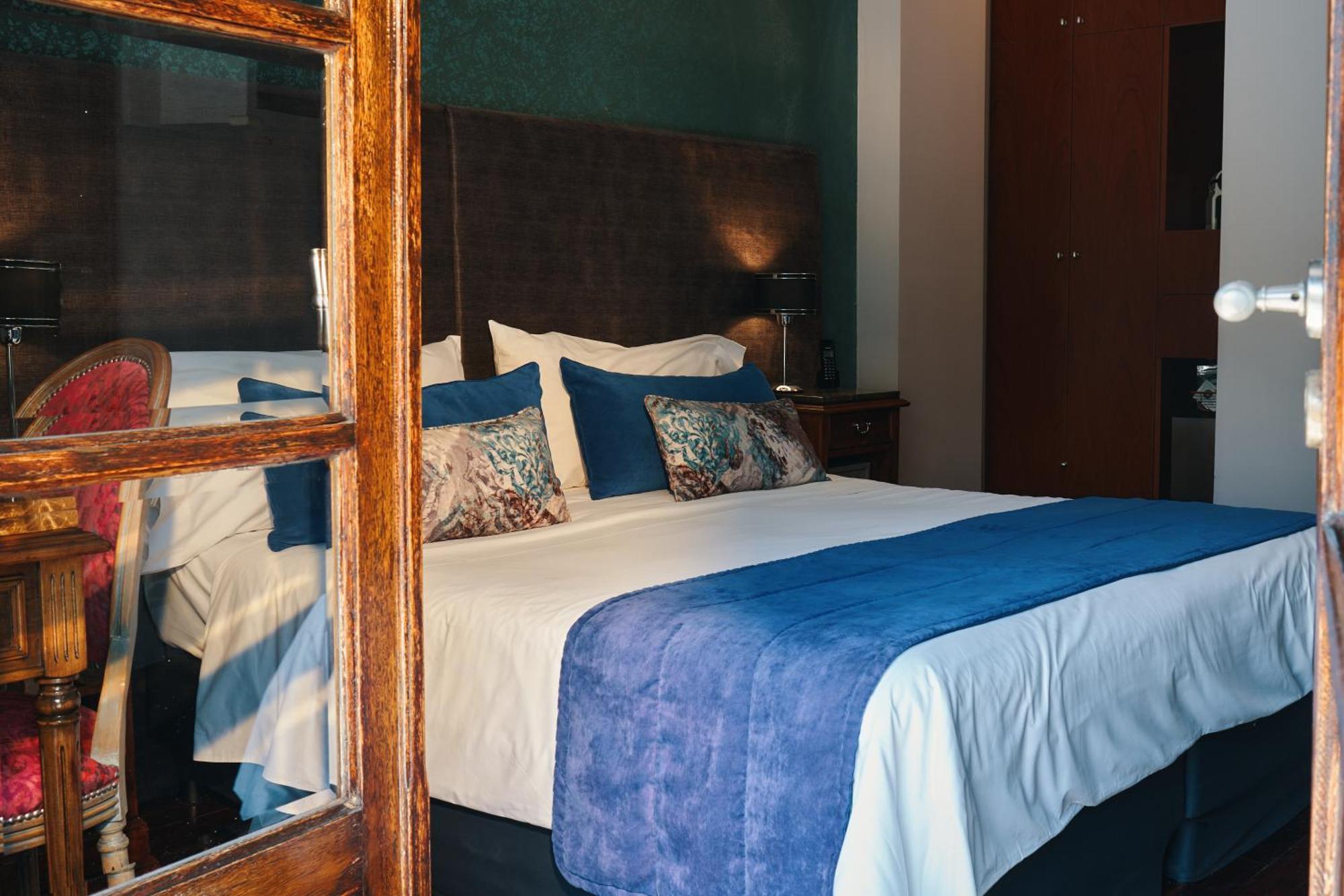 Miravida Soho & Wine Bar Hotel