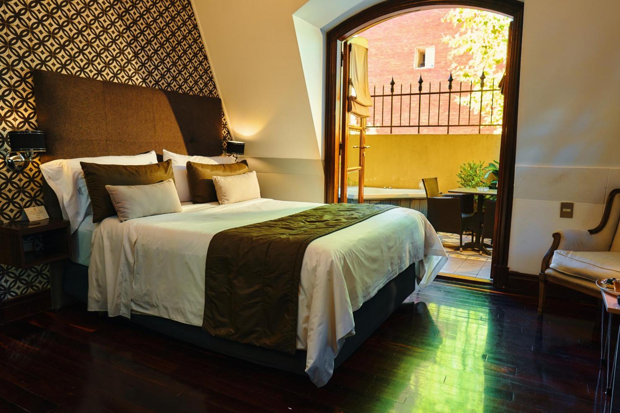 Miravida Soho & Wine Bar 3*
