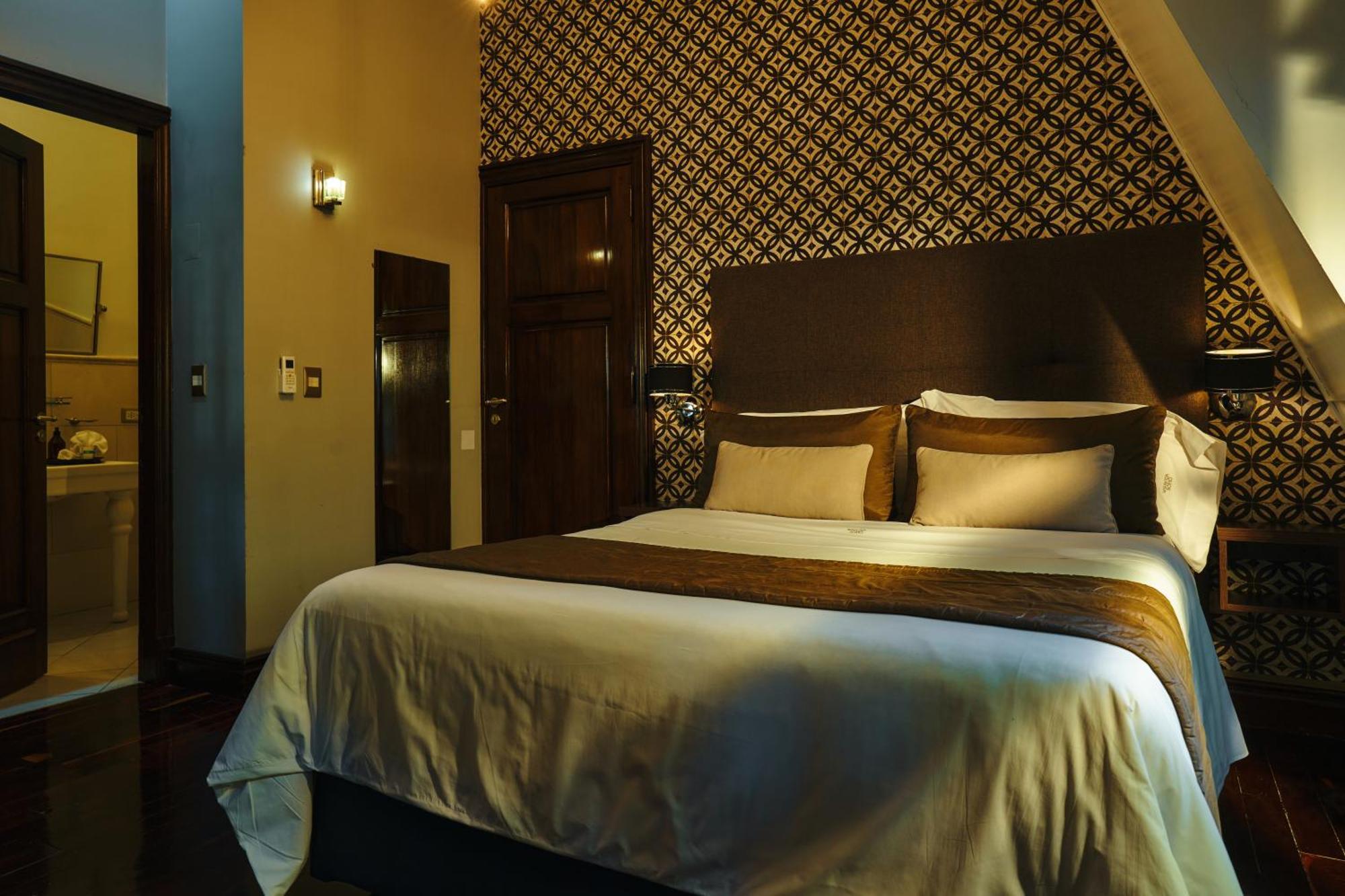 Miravida Soho & Wine Bar Hotel